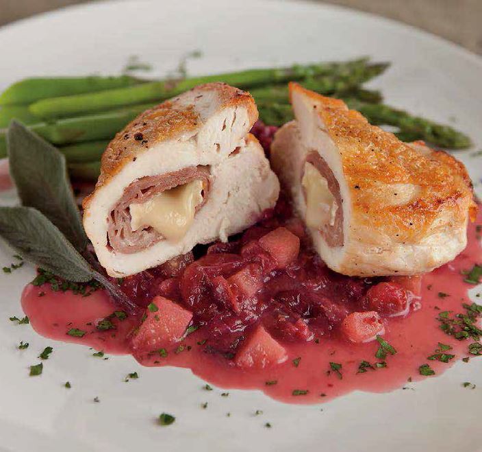 Poulet farci au brie et sauce aux canneberges